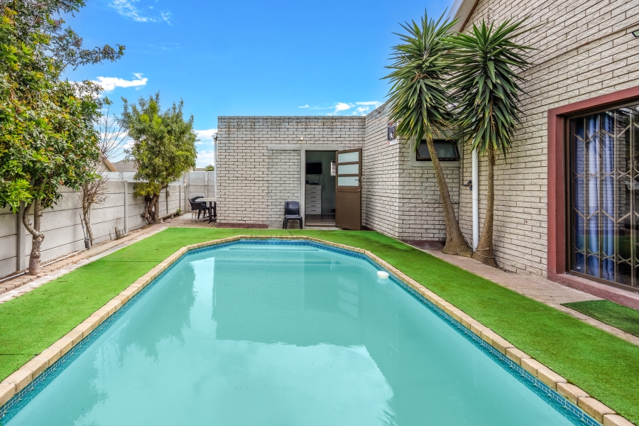 To Let 4 Bedroom Property for Rent in Jakarandas Western Cape